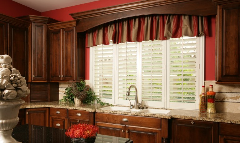 Riverside kitchen shutter and cornice valance