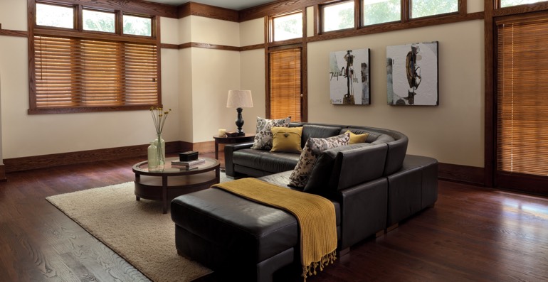 Riverside hardwood floor and blinds